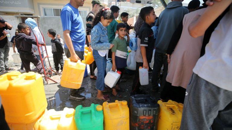 the risk of famine “intensifies” in the Gaza Strip, warns the head of UNRWA