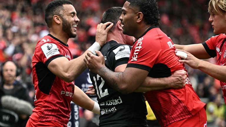 with Antoine Dupont and Romain Ntamack starting, Toulouse crushes Racing 92 in the round of 16