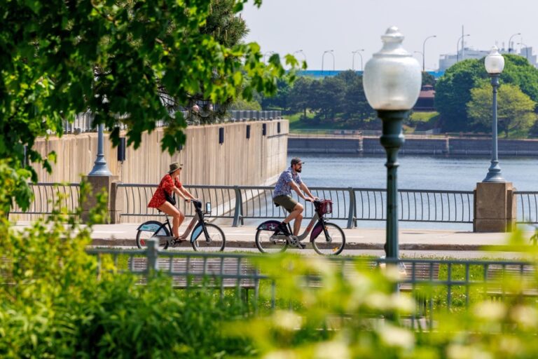 30°C on the thermometer |  A summer-like day, then a stormy evening