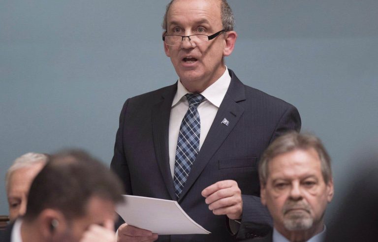 A report recommends the cancellation of a reprimand against former CAQ MP Claude Surprenant.