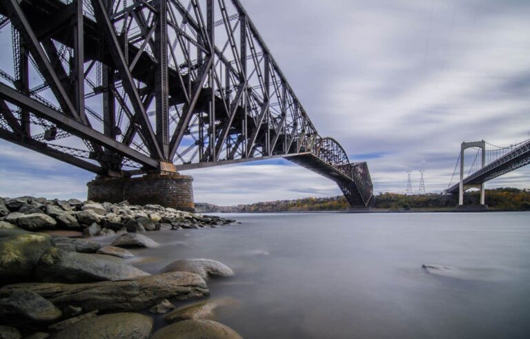 A third commuter train link on the Quebec Bridge, newly acquired by Ottawa?