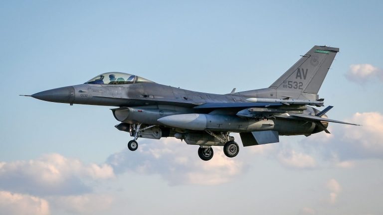 AI-piloted F-16 test paves the way for a fleet of autonomous planes