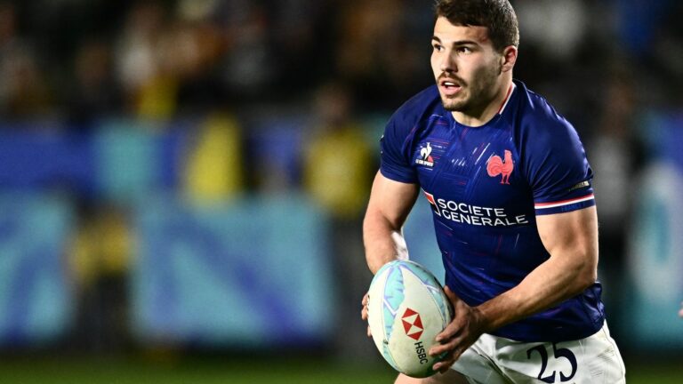 Antoine Dupont, the handyman of French rugby