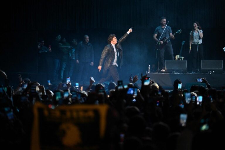 Argentina |  President Milei combines rock concert and economics class to present his latest book