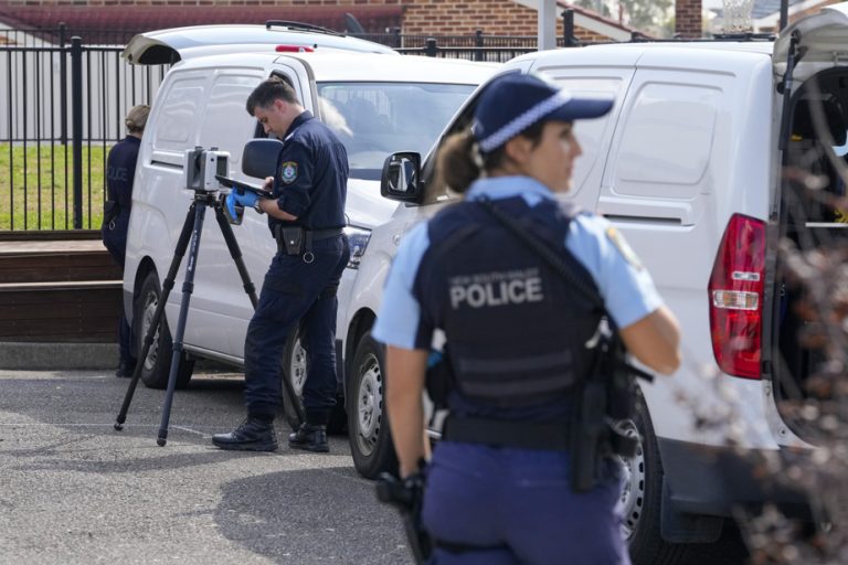 Australia |  “Radicalized” 16-year-old shot dead after knife attack