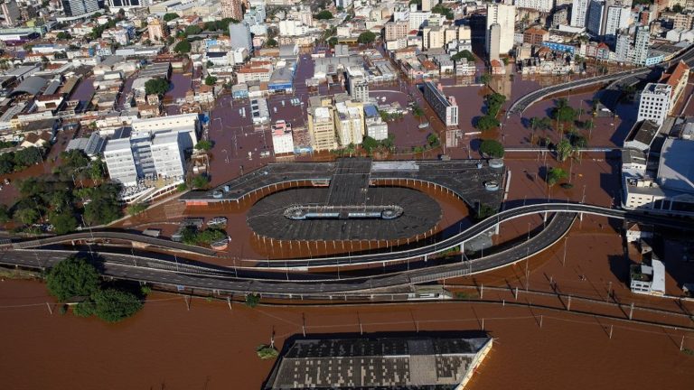 BEFORE AFTER.  Visualize the extent of the floods that hit Brazil