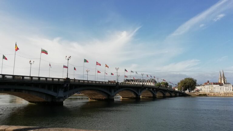 Bayonne town hall files complaint after defacement of Israeli flag on Saint-Esprit bridge