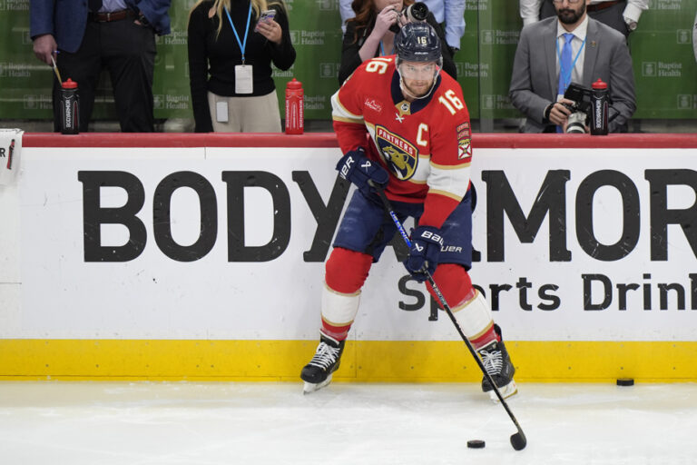 Best Defensive Forward |  Aleksander Barkov wins the Selke Trophy