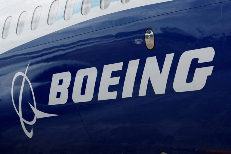 Boeing |  Orders and deliveries at half mast in April