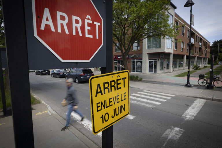 Borough of Saint-Laurent |  Citizens unite to save their “stop”