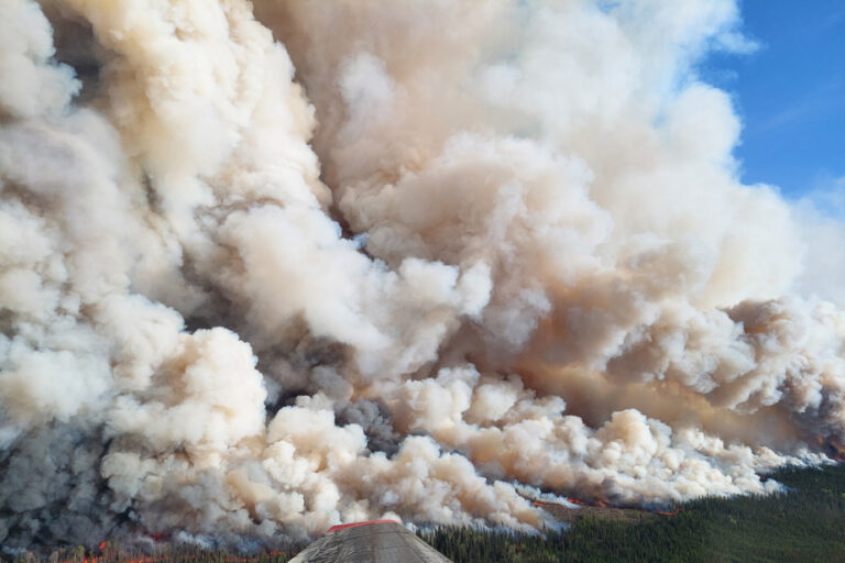 British Columbia |  Fort Nelson threatened by violent forest fire, new evacuations