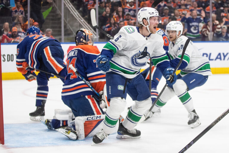 Canucks 4 – Oilers 3 |  Boeser scores twice and Canucks take series lead