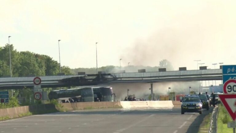 Clashes between OL and PSG supporters on the highway