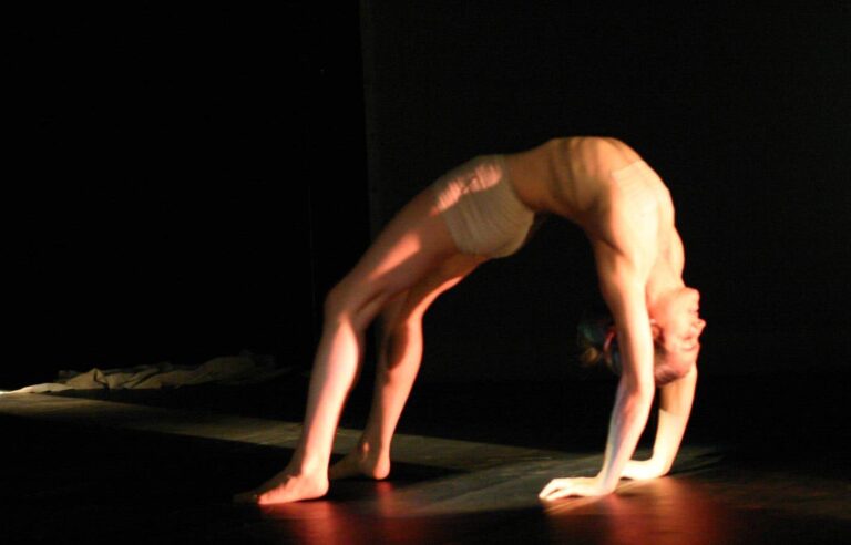 Contortionist Angela Laurier (1962-2024) has died