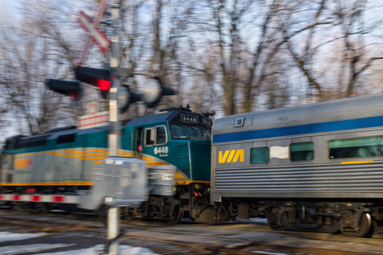 Coteau-du-Lac |  A train hits a car in Montérégie