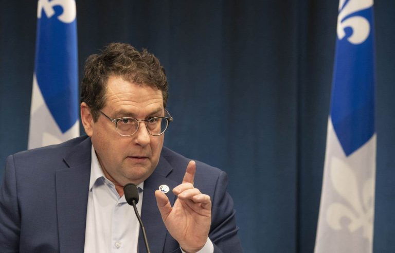 Drainville bans mixed toilets in schools