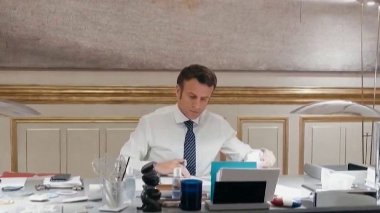 Emmanuel Macron’s ads for “Elle”