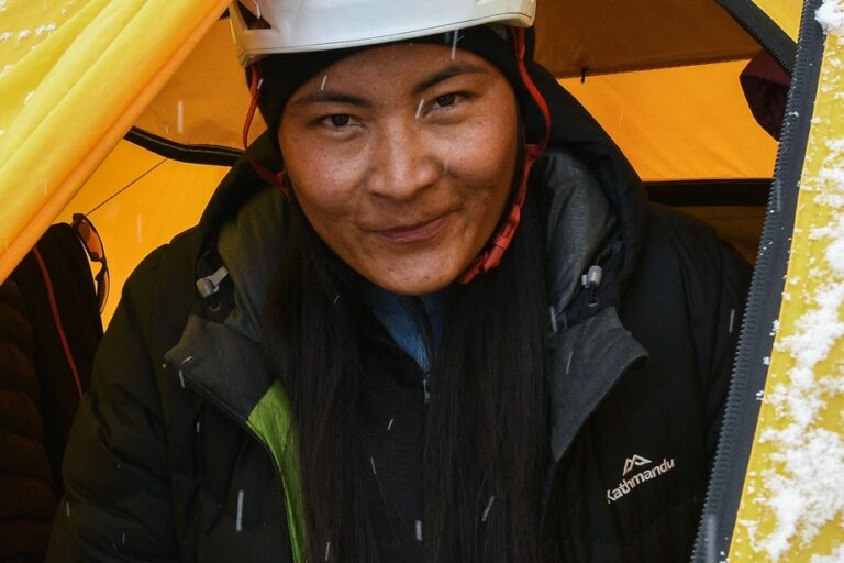 Everest Summit |  Nepalese mountaineer breaks women’s record for fastest ascent