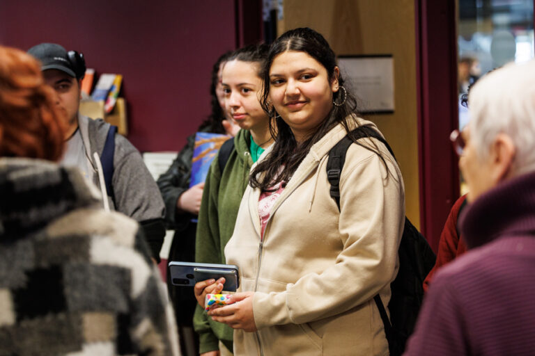 Face to face between young people and elders