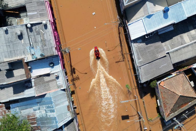 Floods in Brazil |  Aid pours in before more rains