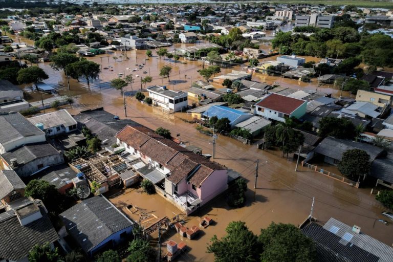 Floods in Brazil |  Billions promised to rebuild, threat of more rain