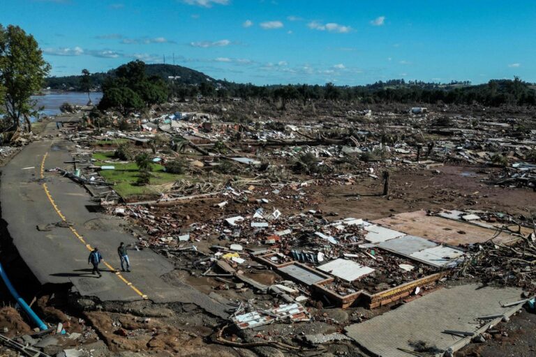 Floods in Brazil |  The water recedes and reveals the extent of the damage