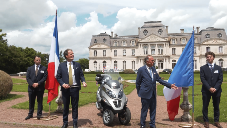 Former President François Hollande’s “love scooter” sold for more than 20,000 euros at auction