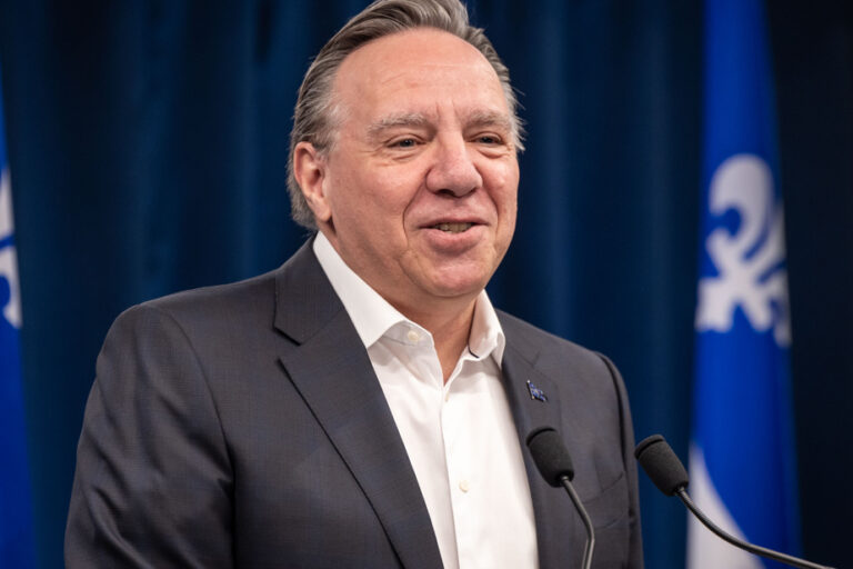 François Legault wants to make peace with mayors