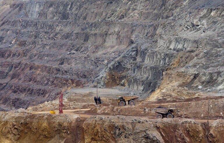 How long will it take for abandoned mining sites in Quebec to be restored?