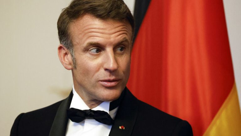 “I am not getting used to the idea that the RN would be a party like the others”, assures Emmanuel Macron