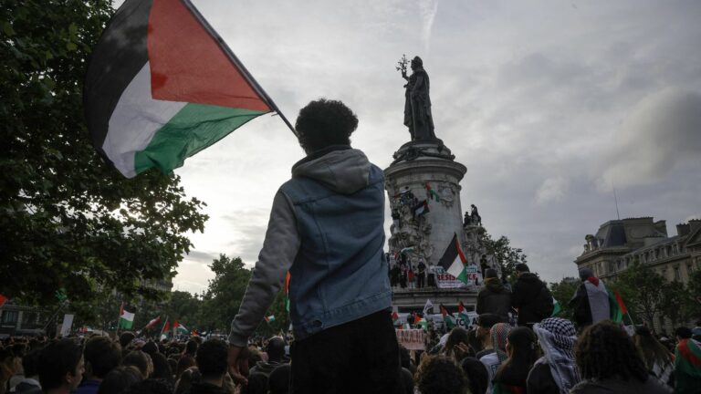 “I don’t want to turn a blind eye to what is happening in Gaza,” protesters in Paris denounce