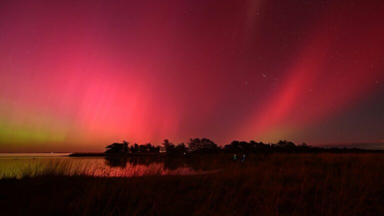 IN IMAGES, IN PICTURES.  Northern and Southern Lights observed around the globe after an “extreme” solar storm