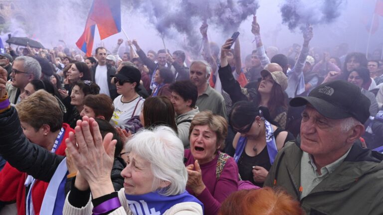 In Armenia, thousands of demonstrators against the transfer of villages to Azerbaijan