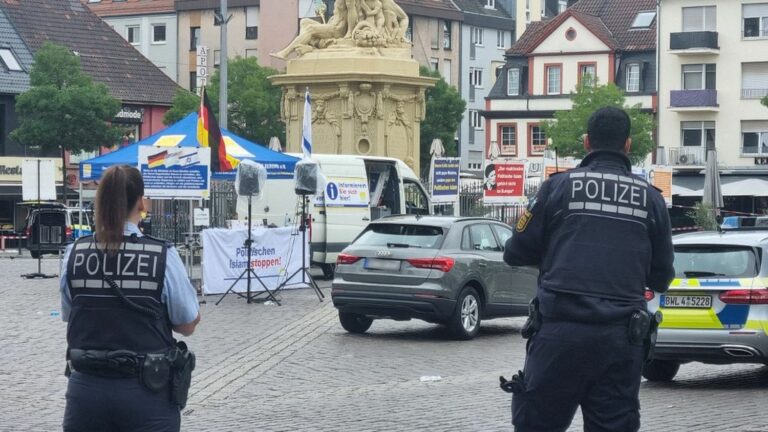 In Germany, several people “seriously injured” with knives during an “attack” in Mannheim, the attacker neutralized