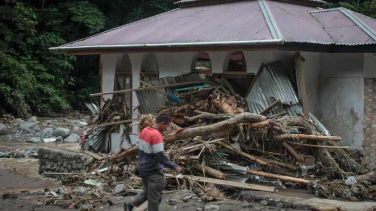 In Indonesia, the death toll from floods and cold lava flows rises to 41