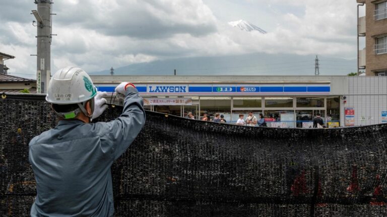 In Japan, the tarpaulin installed to hide Mount Fuji has already been vandalized