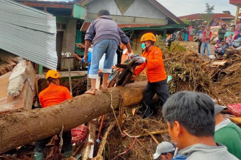 Indonesia |  Flood toll rises to 44 deaths