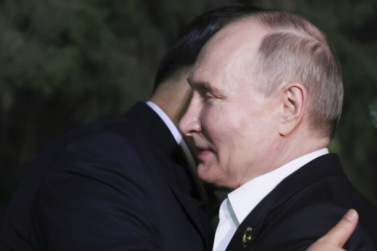 “It’s good for them” |  Washington jokes about hug between Xi and Putin