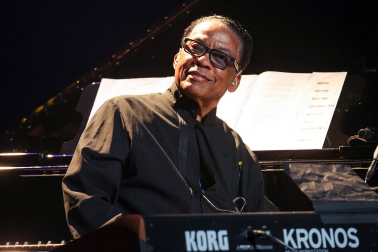 Jazz, “collective experience” in the service of diversity for Herbie Hancock