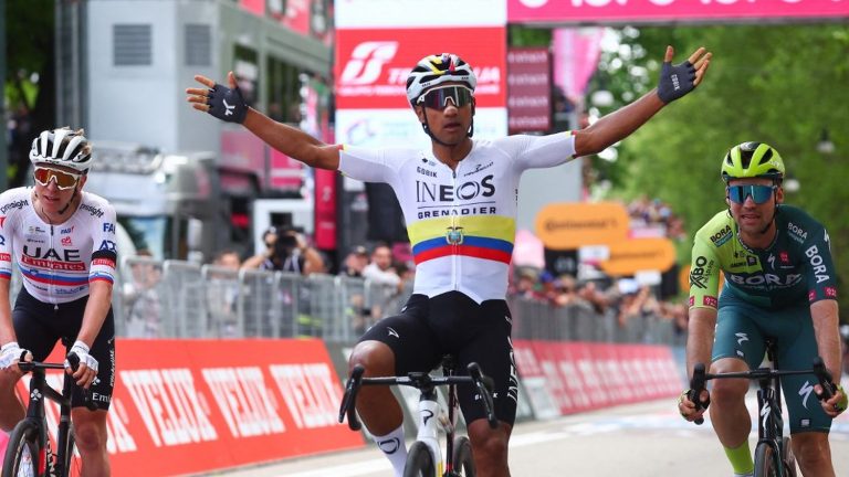 Jhonatan Narvaez, winner in the sprint ahead of Maximilian Schachmann and Tadej Pogacar, takes the pink jersey at the end of the 1st stage