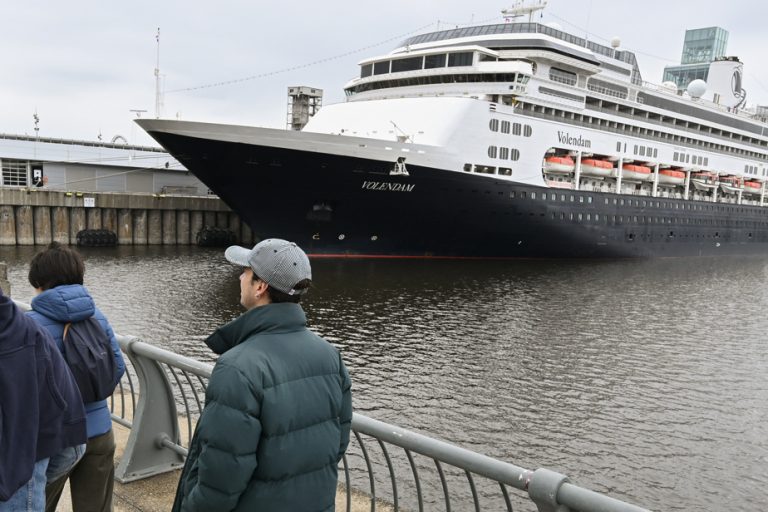 First ship of the cruise season |  The captain of the Volendam remembers the Ukrainians he sheltered