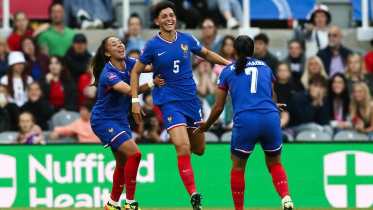 Les Bleues overthrow England at home and continue their flawless performance