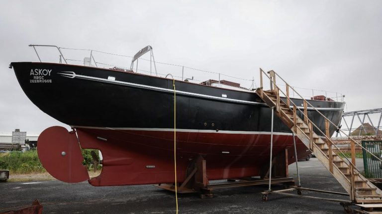 Maddly Bamy, who was Brel’s companion, will christen the Askoy Il, the singer’s completely renovated ship