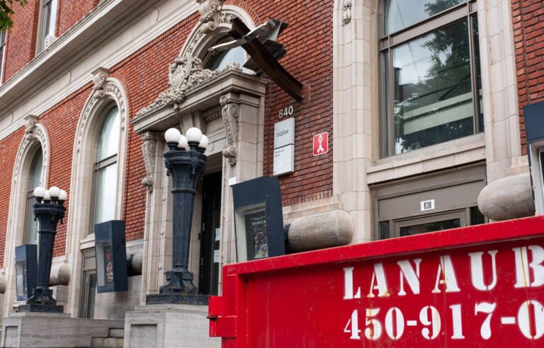 Major work in the UQAM dance department after water damage