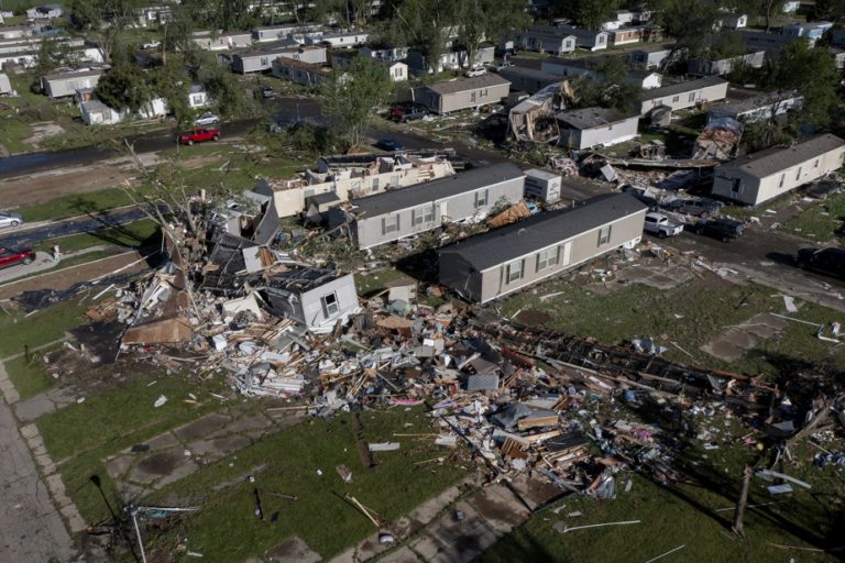 Midwest |  Storms sweep in with tornadoes and hailstones