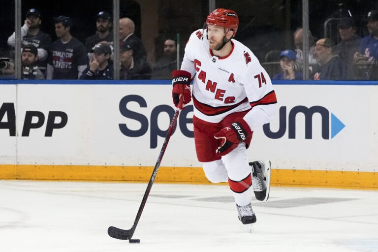 NHL |  Jaccob Slavin wins the Lady Byng trophy