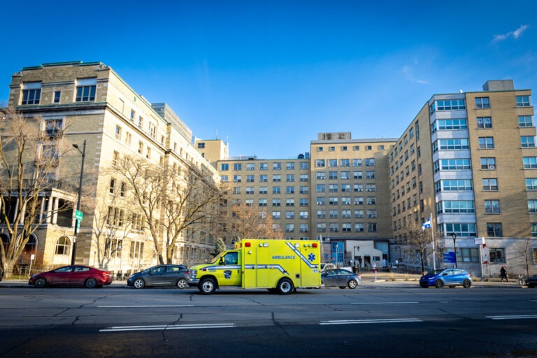 Notre-Dame Hospital |  Person found dead in toilet