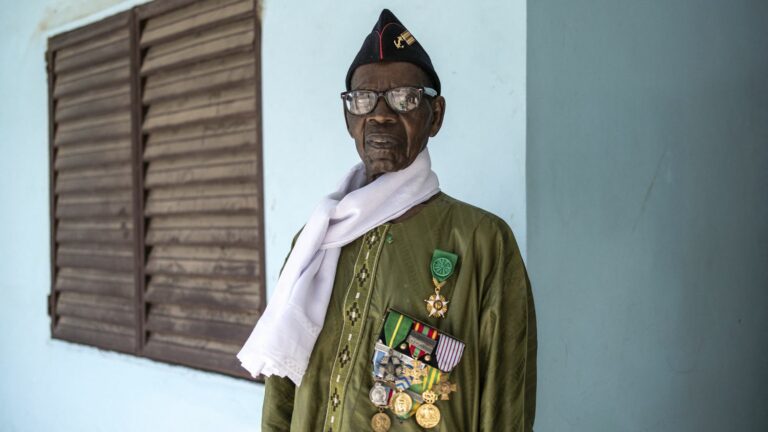 Oumar Diémé, former Senegalese rifleman, bearer of the Olympic flame