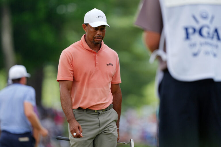 PGA Championship |  A difficult end of the round hurts Tiger Woods