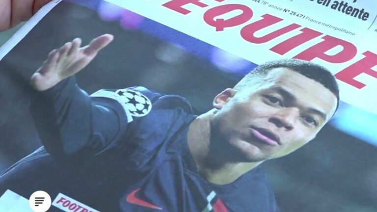 PSG supporters pay tribute to Mbappé